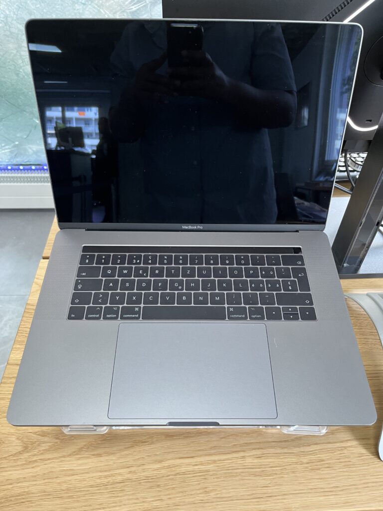Apple MacBook Pro A1707 (2017)