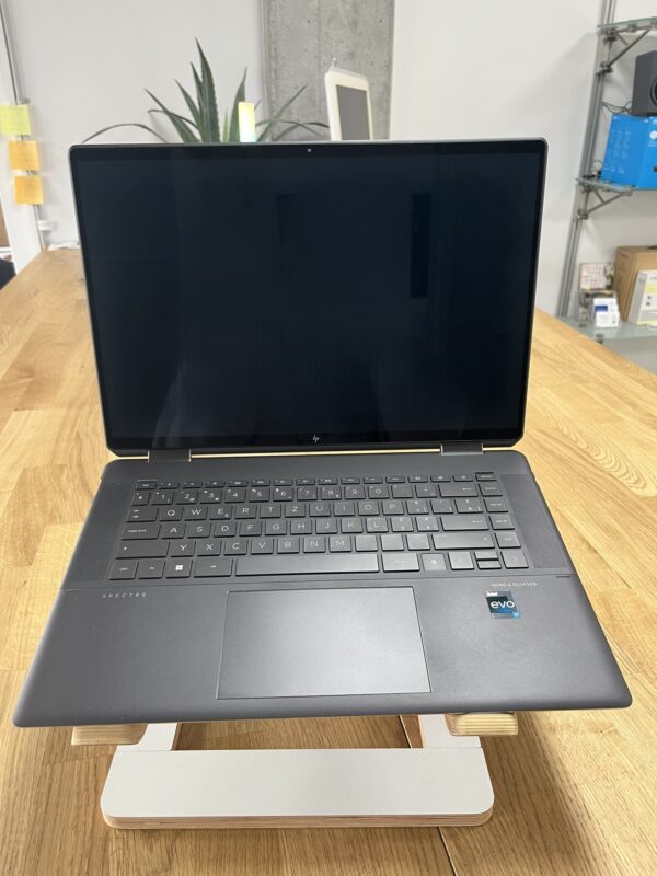 HP  Pavilion Spectre x360-16