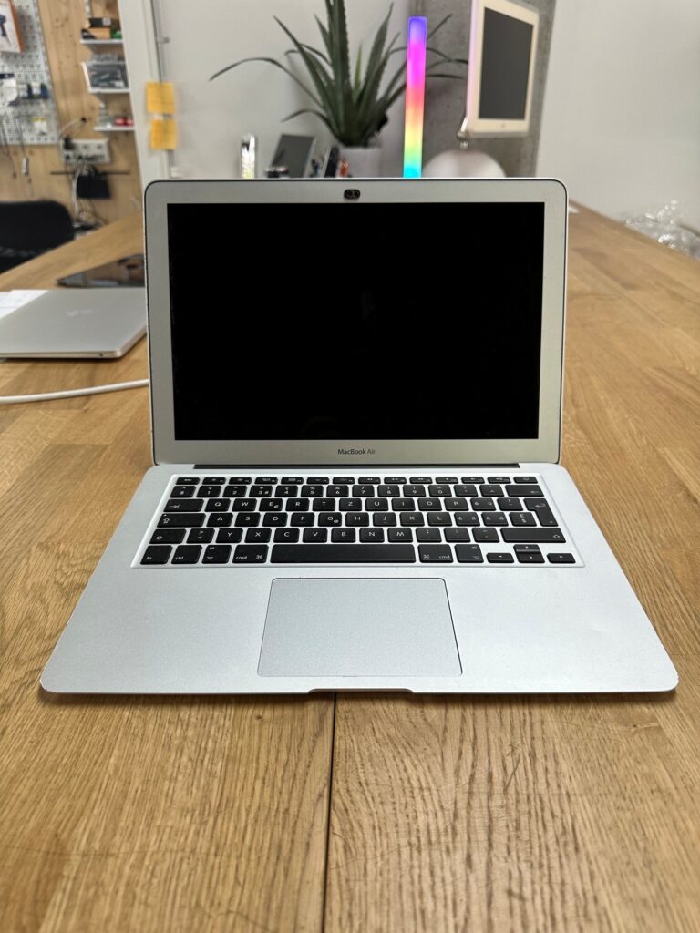 MacBook Air A1466 (2014)